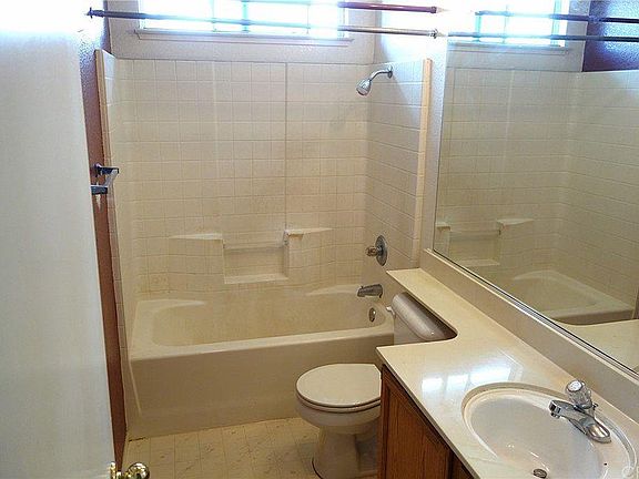 2nd image of 1098 Brick And Tile Cir