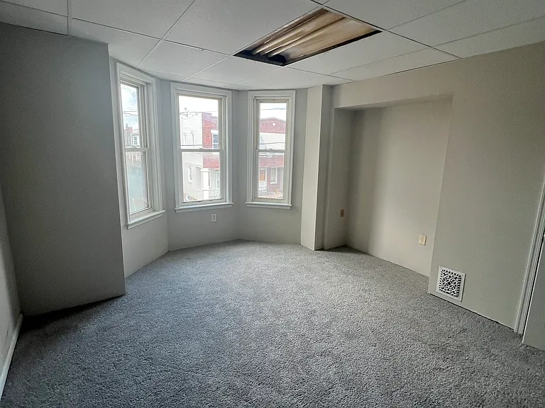 2062 Bridge St — Photo 14