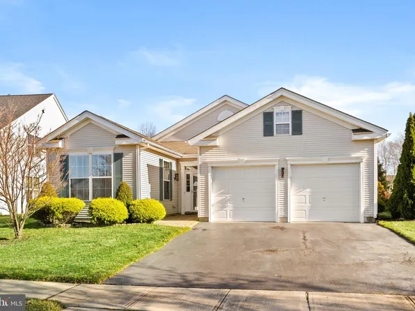 4 Minuteman Cir, Allentown, NJ 08501