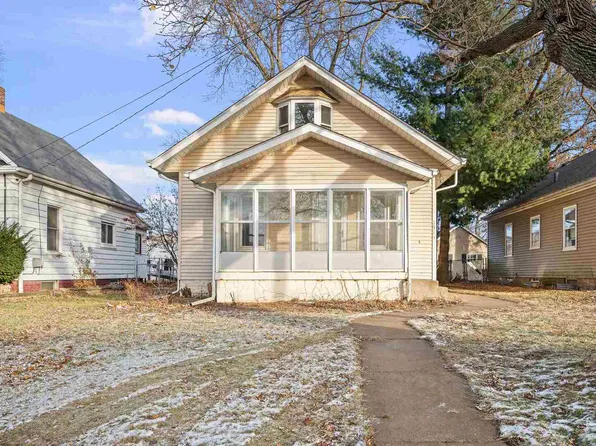 1916 31st St #A, Moline, IL 61265