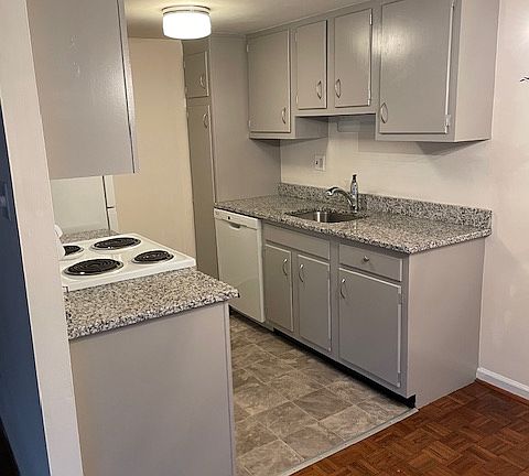 3rd image of 108 Windermere Ave