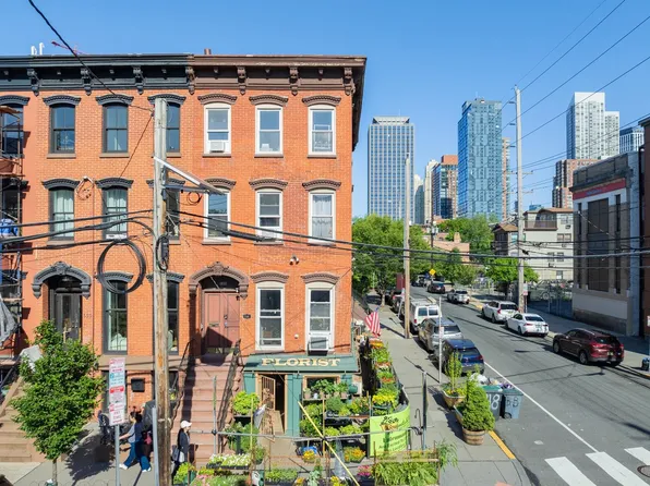 548 Jersey Avenue image 2 of 21