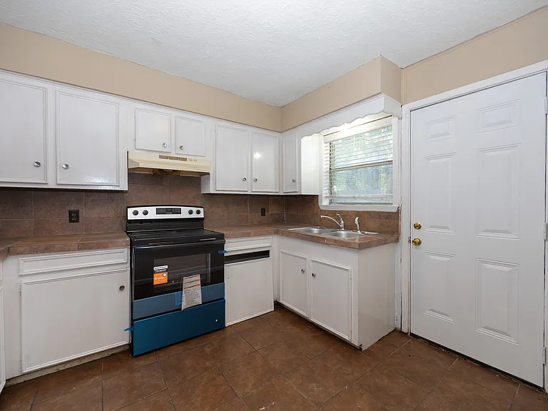 1604 N Roberson St #B — Photo 15