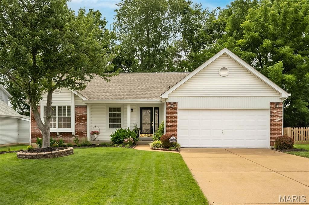 11365 Brierhall Cir, Maryland Heights, MO