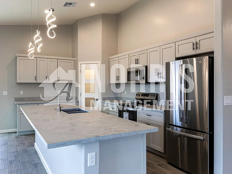 12532 W Delwood Dr — Photo 11