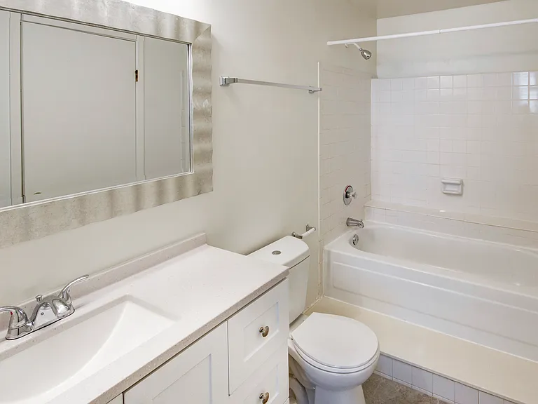 Waterford Greens Apartments and Townhomes — Photo 9