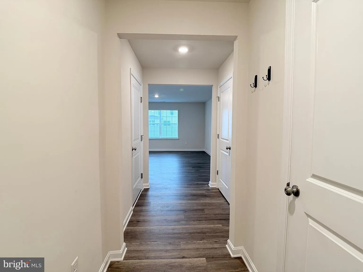 4 bed, 2009 sqft, $2,550 — Photo 2