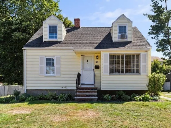 28 Brewster Rd, Wakefield, MA 01880