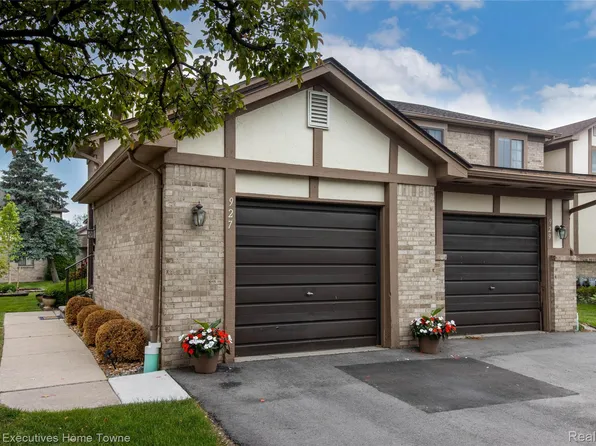929 Country Club Dr, Saint Clair Shores, MI 48082