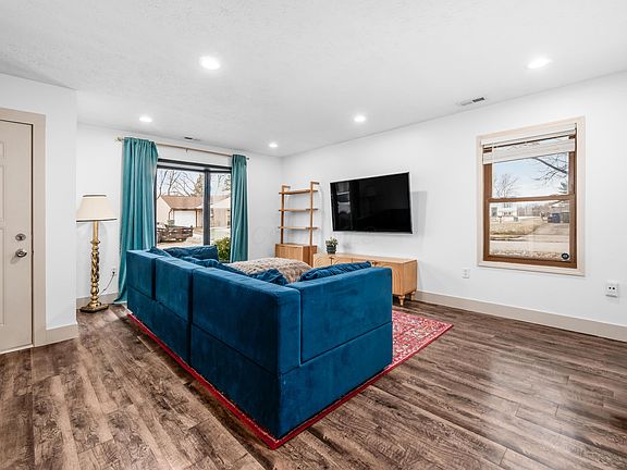 4th image of 3996 Deer Lake Way