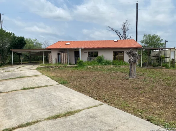576 Papaya Drive, ZAPATA, TX 78076