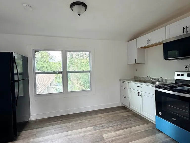 302.5 S 12th St #4 — Photo 9