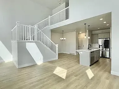 3 bed, 2.5 bath, 2360 sqft, $2,300 — Photo 4