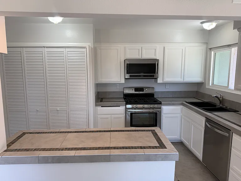 2711 N Berkeley St — Photo 12
