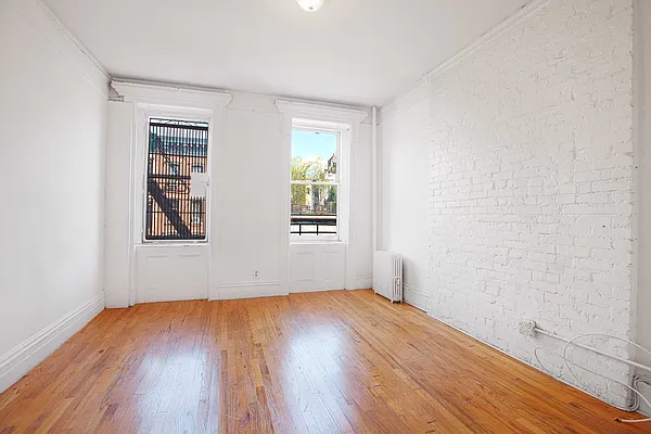 Rented by Avenues Real Estate | media 21