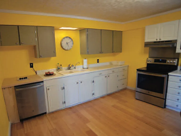 265 Lincoln St — Photo 13
