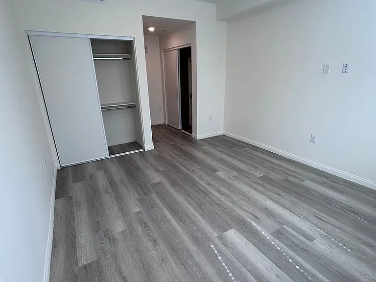 V on Victory Apartments — Photo 26
