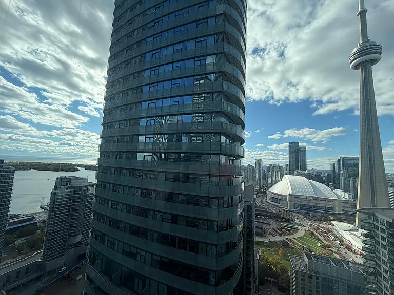 14 York St #3505B — Photo 9