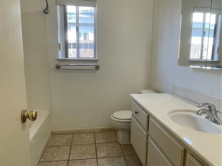 412 Potter St — Photo 7