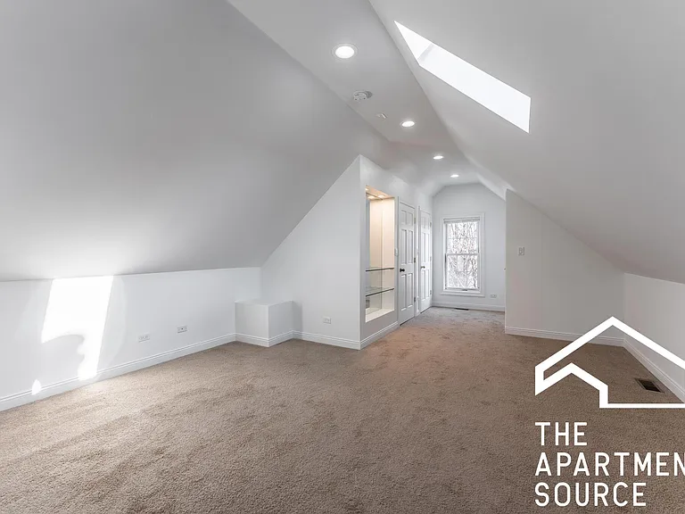 2522 N Artesian Ave — Photo 12