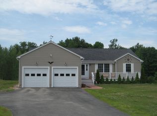 69 Buttercup Ln, Sanbornville, NH 03872