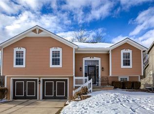 11900 N Holmes Ct, Kansas City, MO 64155