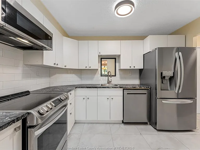 3936 Wyandotte St E #207 — Photo 19