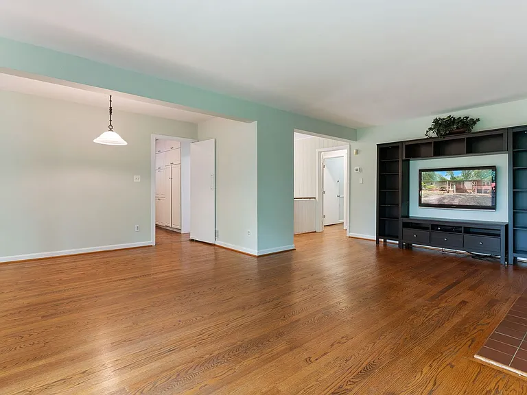 2206 N Taft St — Photo 5