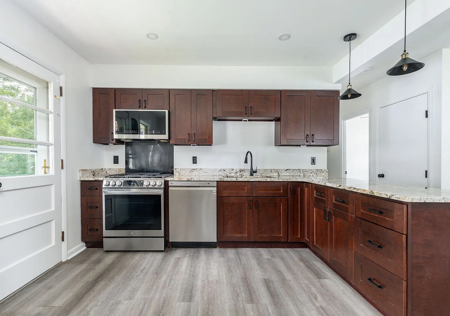 Drexel Hill: Modern 3-Bedroom Home with Backyard Oasis! — Photo 4