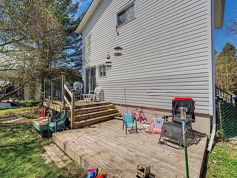 126 Robert St E #2 — Photo 8