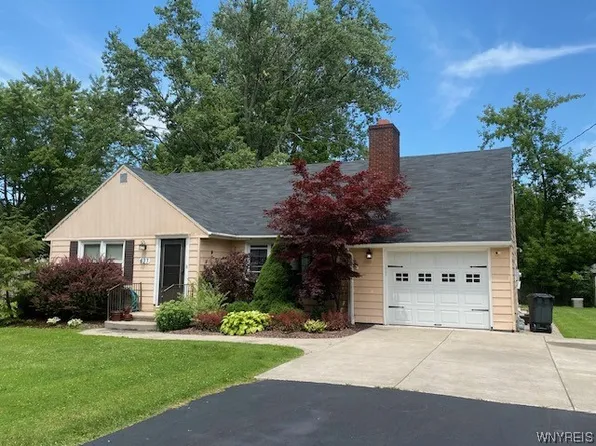 427 Harper Dr, Lewiston, NY 14092