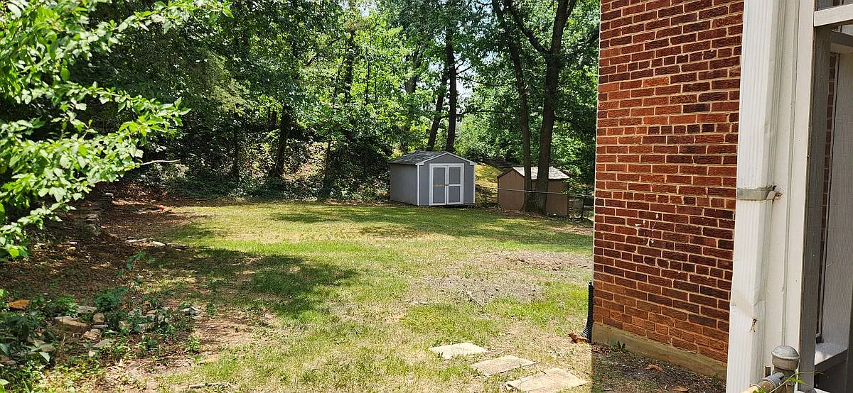 3 bed, 1.5 bath, 1232 sqft, $2,600 — Photo 4
