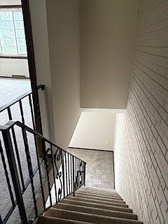 3rd image of 105 Thornberry Dr