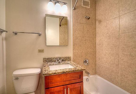 4th image of 1320 N Lakeshore Dr