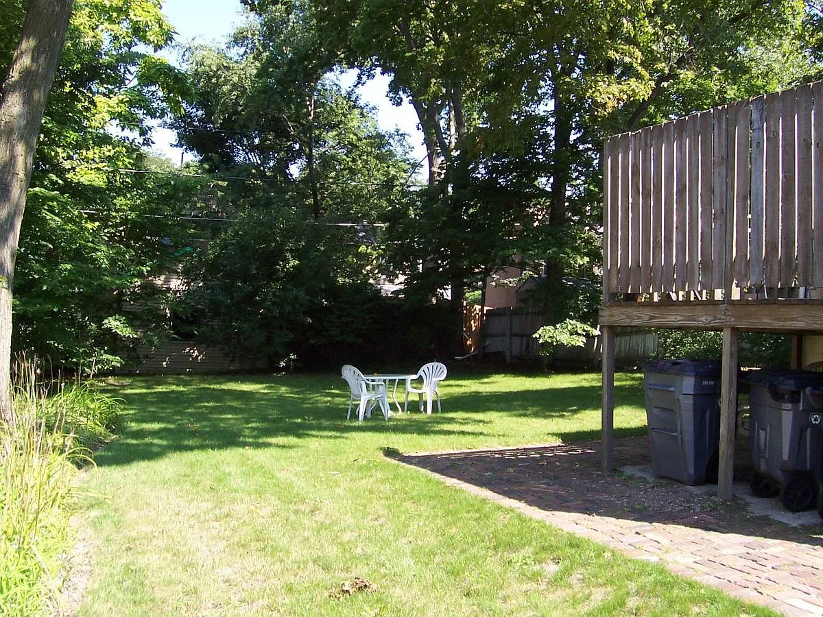 2 bed, 700 sqft, $1,925 — Photo 3