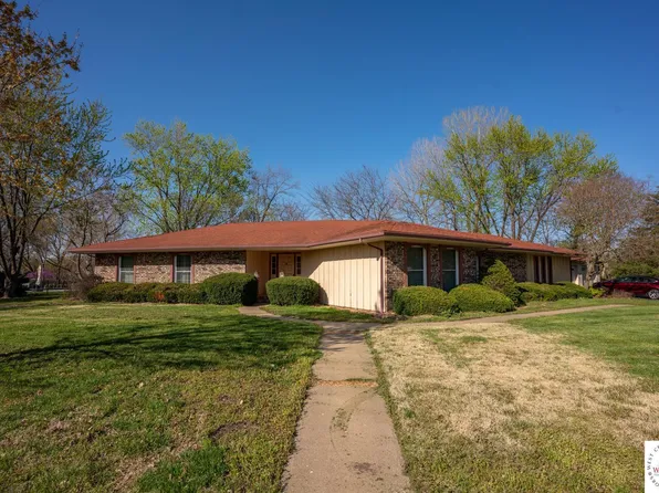 5040 Locust Ln, Sedalia, MO 65301