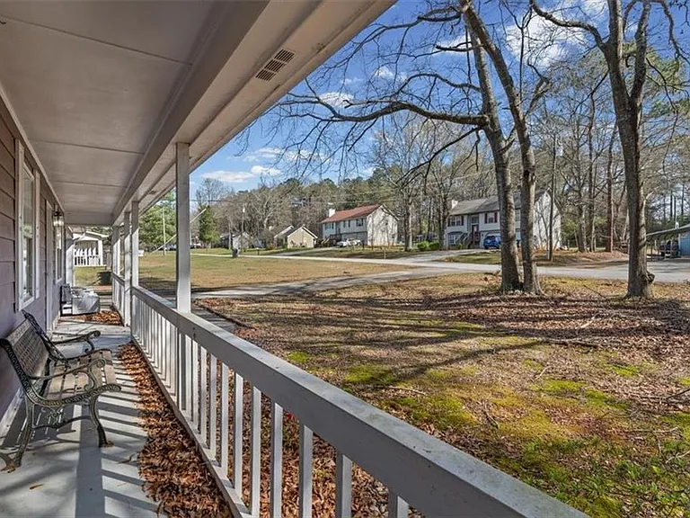 120 Woodcrest Dr — Photo 3