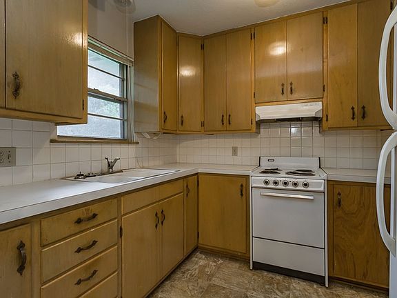 4th image of 843 S Link Ave