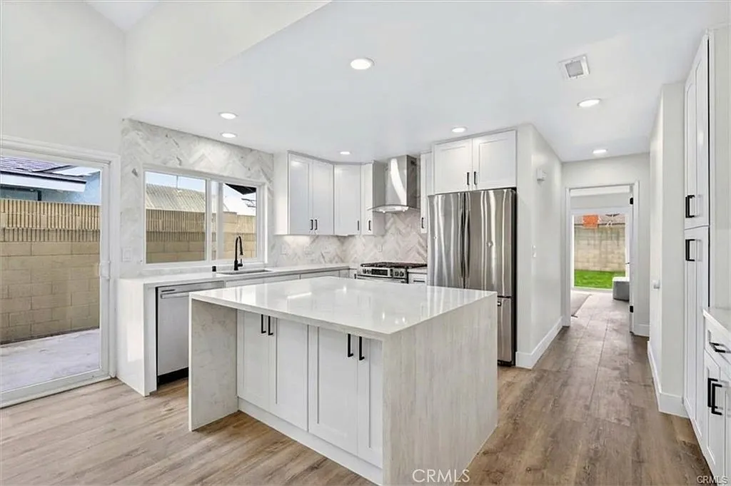 3 bed, 1203 sqft, $4,200 — Photo 4