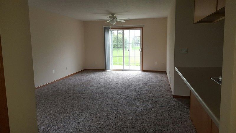 Living-Dining Rooms : Spacious and bright