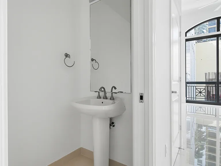 701 S Olive Ave #304 — Photo 9
