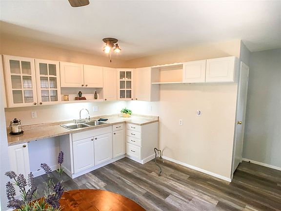 4th image of 1686 Golden Valley Dr