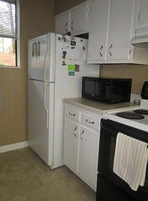 5th image of 20 Highwood Dr