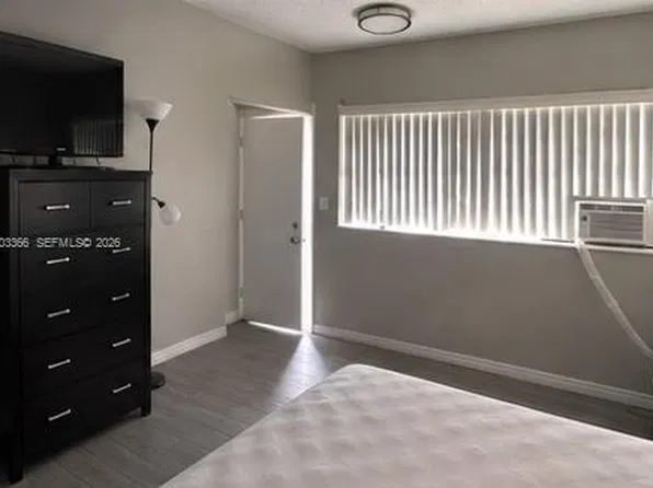 26 Diplomat Pkwy #2342, Hallandale, FL 33009
