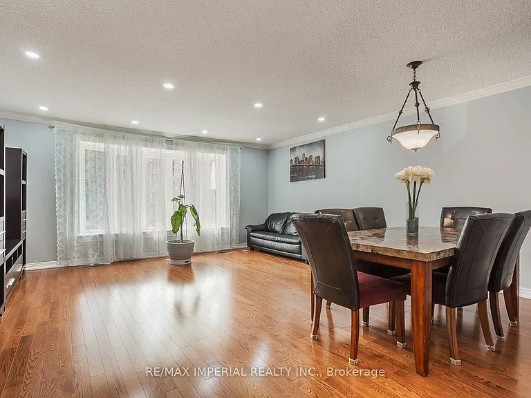 48 Carlton Rd — Photo 6