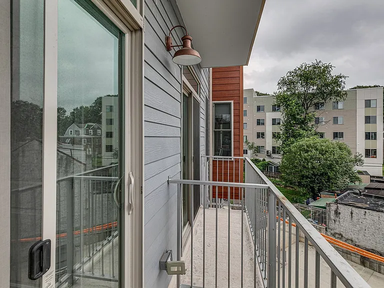 549 Armstrong St #302 — Photo 23