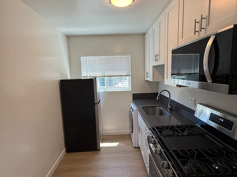 3211 Primera Ave #10 — Photo 3