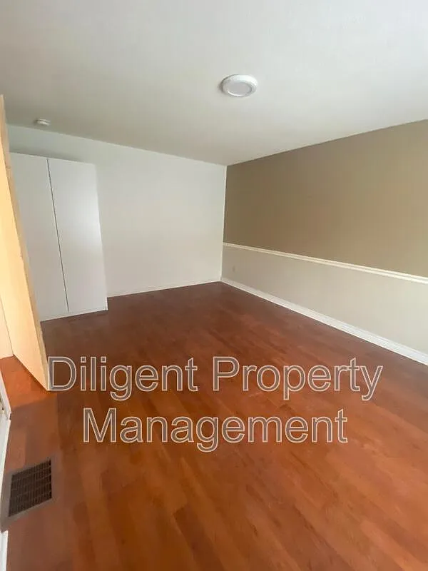 1 bed, 1.0 bath, 197 sqft, $700 — Photo 2