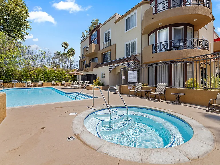 Regency at Encino — Photo 15