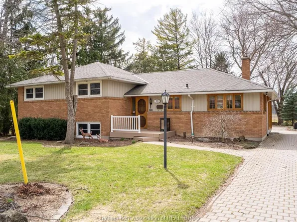 15 Detroit Dr, Chatham Kent, ON N7M 2M2